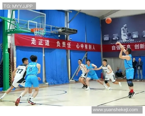 姚明领衔入场展现篮球魅力引发全场热烈欢呼与期待