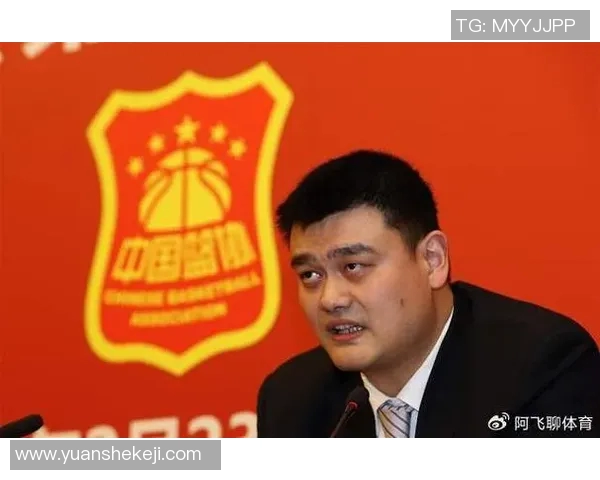 姚明以身作则劝队友团结拼搏共同追逐篮球梦想