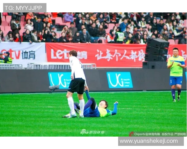 足球明星险遭不测惊险瞬间回顾引发全球关注 足球明星险遭不测惊险瞬间回顾引发全球关注