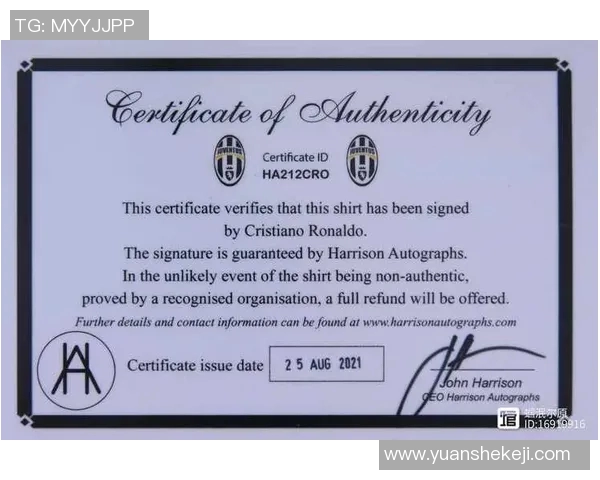 足球明星亲笔签名照展现独特魅力与个人风格的珍贵收藏品